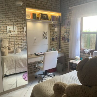 Casa Residencial com 157m², 3 quartos, 1 suíte, 4 garagens, no bairro Campeche em Florianópolis