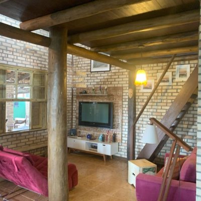 Casa Residencial com 157m², 3 quartos, 1 suíte, 4 garagens, no bairro Campeche em Florianópolis