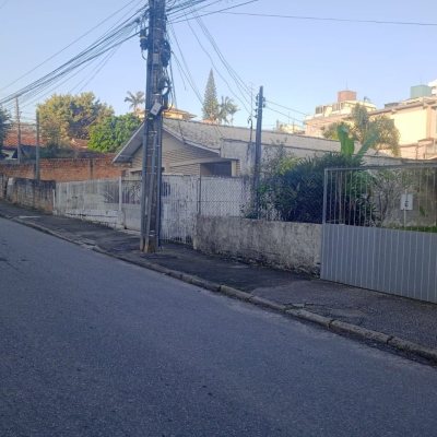 Terreno Comercial/Residencial com 290m², no bairro Estreito em Florianópolis