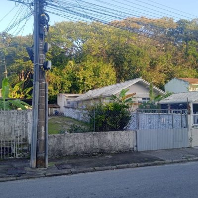 Terreno Comercial/Residencial com 290m², no bairro Estreito em Florianópolis