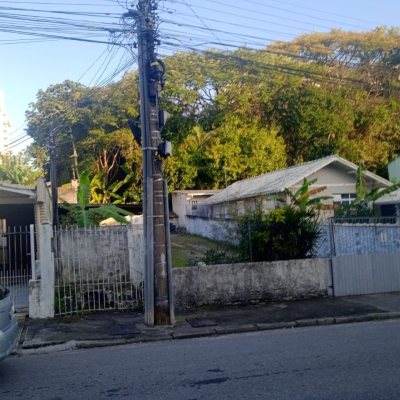 Terreno Comercial/Residencial com 290m², no bairro Estreito em Florianópolis