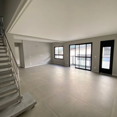Apartamentos com 133m², 4 quartos, 1 suíte, 2 garagens, no bairro Cachoeira Do Bom Jesus em Florianópolis