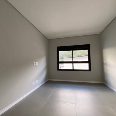 Apartamentos com 133m², 4 quartos, 1 suíte, 2 garagens, no bairro Cachoeira Do Bom Jesus em Florianópolis