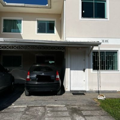 Casa em Condomínio com 59m², 2 quartos, 2 garagens, no bairro Forquilhas em São José