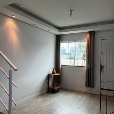 Casa em Condomínio com 59m², 2 quartos, 2 garagens, no bairro Forquilhas em São José