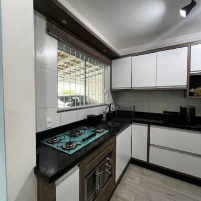 Casa em Condomínio com 59m², 2 quartos, 2 garagens, no bairro Forquilhas em São José