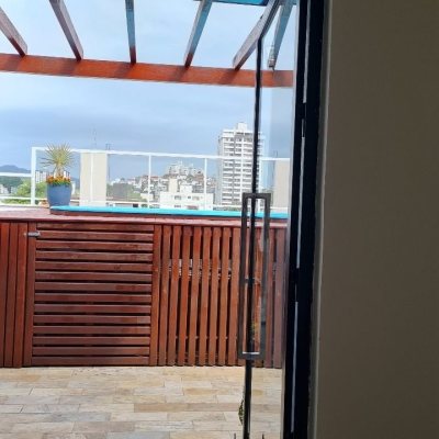 Cobertura com 132m², 5 quartos, 1 suíte, 1 garagem, no bairro Estreito em Florianópolis