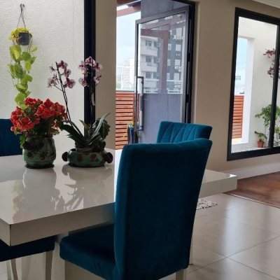 Cobertura com 132m², 5 quartos, 1 suíte, 1 garagem, no bairro Estreito em Florianópolis