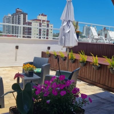 Cobertura com 132m², 5 quartos, 1 suíte, 1 garagem, no bairro Estreito em Florianópolis