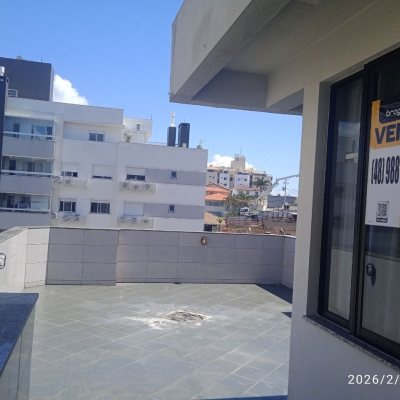 Cobertura com 63m², 2 quartos (sendo 1 suíte), 1 garagem, no bairro Abraão em Florianópolis