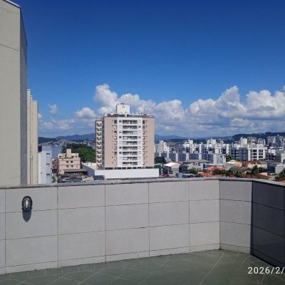 Cobertura com 63m², 2 quartos (sendo 1 suíte), 1 garagem, no bairro Abraão em Florianópolis