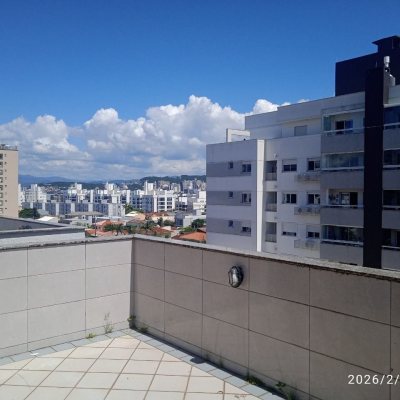 Cobertura com 63m², 2 quartos (sendo 1 suíte), 1 garagem, no bairro Abraão em Florianópolis