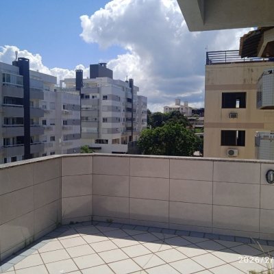 Cobertura com 63m², 2 quartos (sendo 1 suíte), 1 garagem, no bairro Abraão em Florianópolis