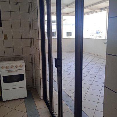 Cobertura com 63m², 2 quartos (sendo 1 suíte), 1 garagem, no bairro Abraão em Florianópolis