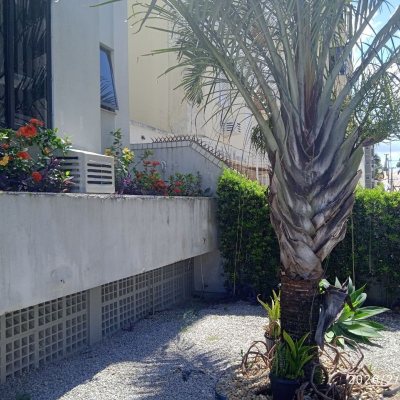 Cobertura com 63m², 2 quartos (sendo 1 suíte), 1 garagem, no bairro Abraão em Florianópolis