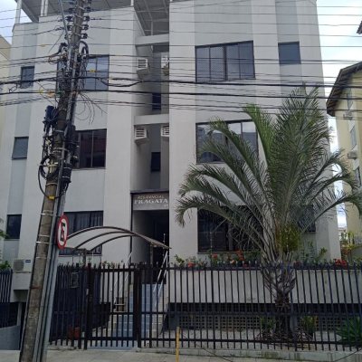 Cobertura com 63m², 2 quartos (sendo 1 suíte), 1 garagem, no bairro Abraão em Florianópolis