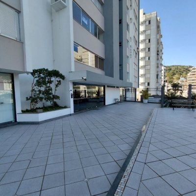 Apartamentos com 147m², 4 quartos, 1 suíte, 2 garagens, no bairro Centro em Florianópolis