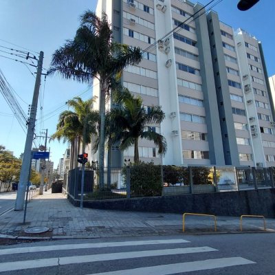 Apartamentos com 147m², 4 quartos, 1 suíte, 2 garagens, no bairro Centro em Florianópolis