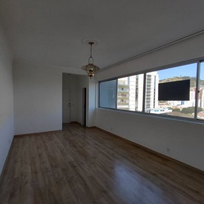 Apartamentos com 147m², 4 quartos, 1 suíte, 2 garagens, no bairro Centro em Florianópolis