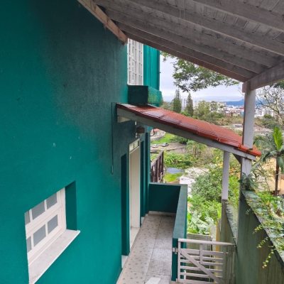 Casa Residencial com 224m², 6 quartos (sendo 2 suítes), 5 garagens, no bairro Agronômica em Florianópolis