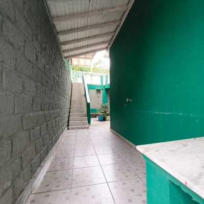 Casa Residencial com 224m², 6 quartos (sendo 2 suítes), 5 garagens, no bairro Agronômica em Florianópolis