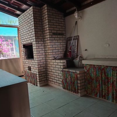 Casa Residencial com 224m², 6 quartos (sendo 2 suítes), 5 garagens, no bairro Agronômica em Florianópolis