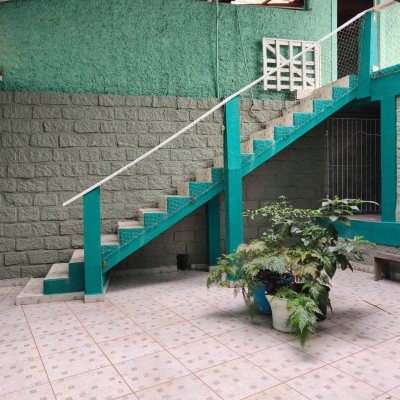 Casa Residencial com 224m², 6 quartos (sendo 2 suítes), 5 garagens, no bairro Agronômica em Florianópolis