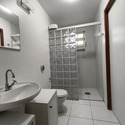 Casa Residencial com 224m², 6 quartos (sendo 2 suítes), 5 garagens, no bairro Agronômica em Florianópolis