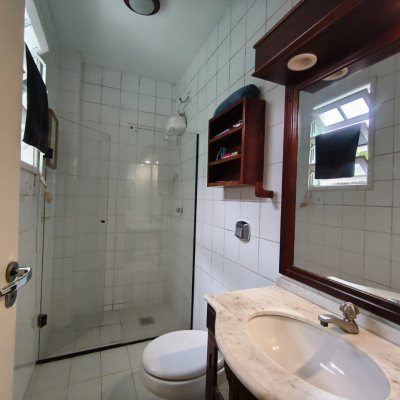 Casa Residencial com 224m², 6 quartos (sendo 2 suítes), 5 garagens, no bairro Agronômica em Florianópolis