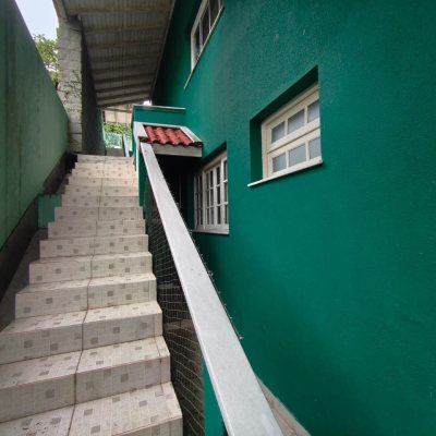 Casa Residencial com 224m², 6 quartos (sendo 2 suítes), 5 garagens, no bairro Agronômica em Florianópolis