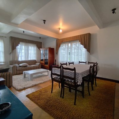 Casa Residencial com 224m², 6 quartos (sendo 2 suítes), 5 garagens, no bairro Agronômica em Florianópolis