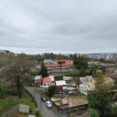 Casa Residencial com 224m², 6 quartos (sendo 2 suítes), 5 garagens, no bairro Agronômica em Florianópolis