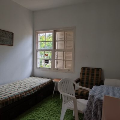 Casa Residencial com 224m², 6 quartos (sendo 2 suítes), 5 garagens, no bairro Agronômica em Florianópolis