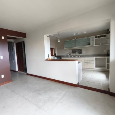 Casa Residencial com 224m², 6 quartos (sendo 2 suítes), 5 garagens, no bairro Agronômica em Florianópolis