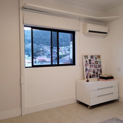 Casa Residencial com 232m², 4 quartos, 1 suíte, 4 garagens, no bairro Saco Dos Limões em Florianópolis