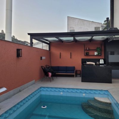 Casa Residencial com 232m², 4 quartos, 1 suíte, 4 garagens, no bairro Saco Dos Limões em Florianópolis