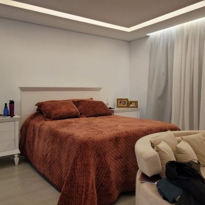 Casa Residencial com 232m², 4 quartos, 1 suíte, 4 garagens, no bairro Saco Dos Limões em Florianópolis