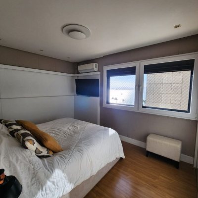Apartamentos com 122m², 3 quartos, 1 suíte, 2 garagens, no bairro Centro em Florianópolis