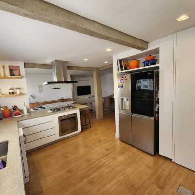 Apartamentos com 122m², 3 quartos, 1 suíte, 2 garagens, no bairro Centro em Florianópolis