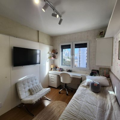 Apartamentos com 122m², 3 quartos, 1 suíte, 2 garagens, no bairro Centro em Florianópolis