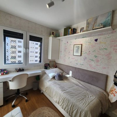 Apartamentos com 122m², 3 quartos, 1 suíte, 2 garagens, no bairro Centro em Florianópolis