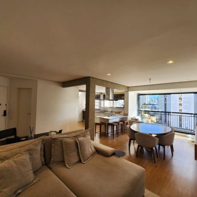 Apartamentos com 122m², 3 quartos, 1 suíte, 2 garagens, no bairro Centro em Florianópolis