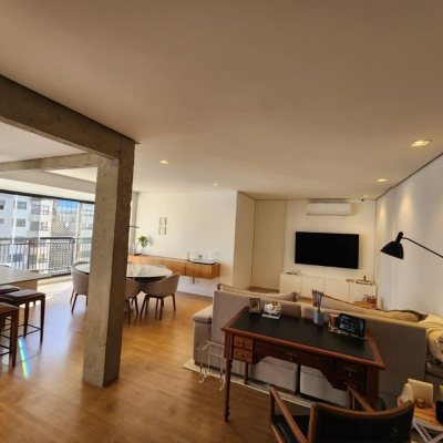 Apartamentos com 122m², 3 quartos, 1 suíte, 2 garagens, no bairro Centro em Florianópolis