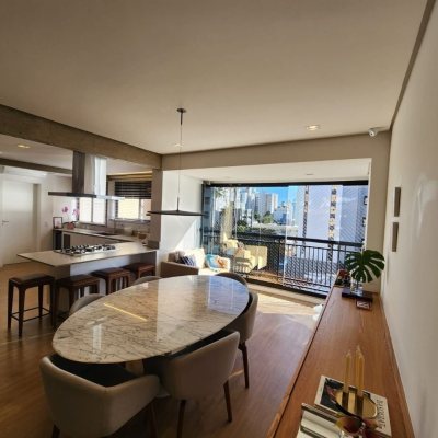 Apartamentos com 122m², 3 quartos, 1 suíte, 2 garagens, no bairro Centro em Florianópolis