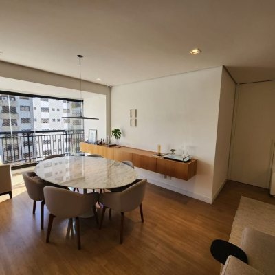 Apartamentos com 122m², 3 quartos, 1 suíte, 2 garagens, no bairro Centro em Florianópolis