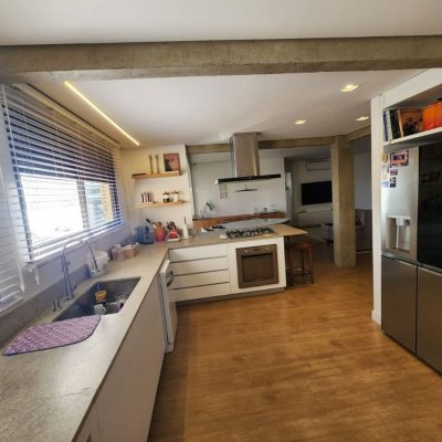 Apartamentos com 122m², 3 quartos, 1 suíte, 2 garagens, no bairro Centro em Florianópolis