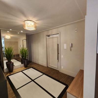 Apartamentos com 122m², 3 quartos, 1 suíte, 2 garagens, no bairro Centro em Florianópolis