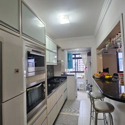 Apartamentos com 65m², 2 quartos, 1 garagem, no bairro Centro em Florianópolis