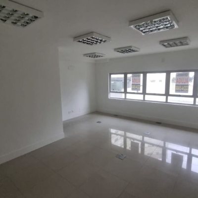 Sala com 32m², no bairro Centro em Florianópolis