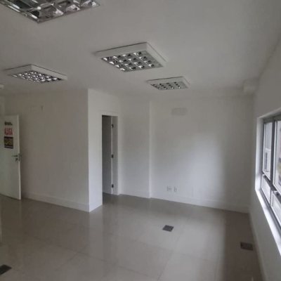 Sala com 32m², no bairro Centro em Florianópolis